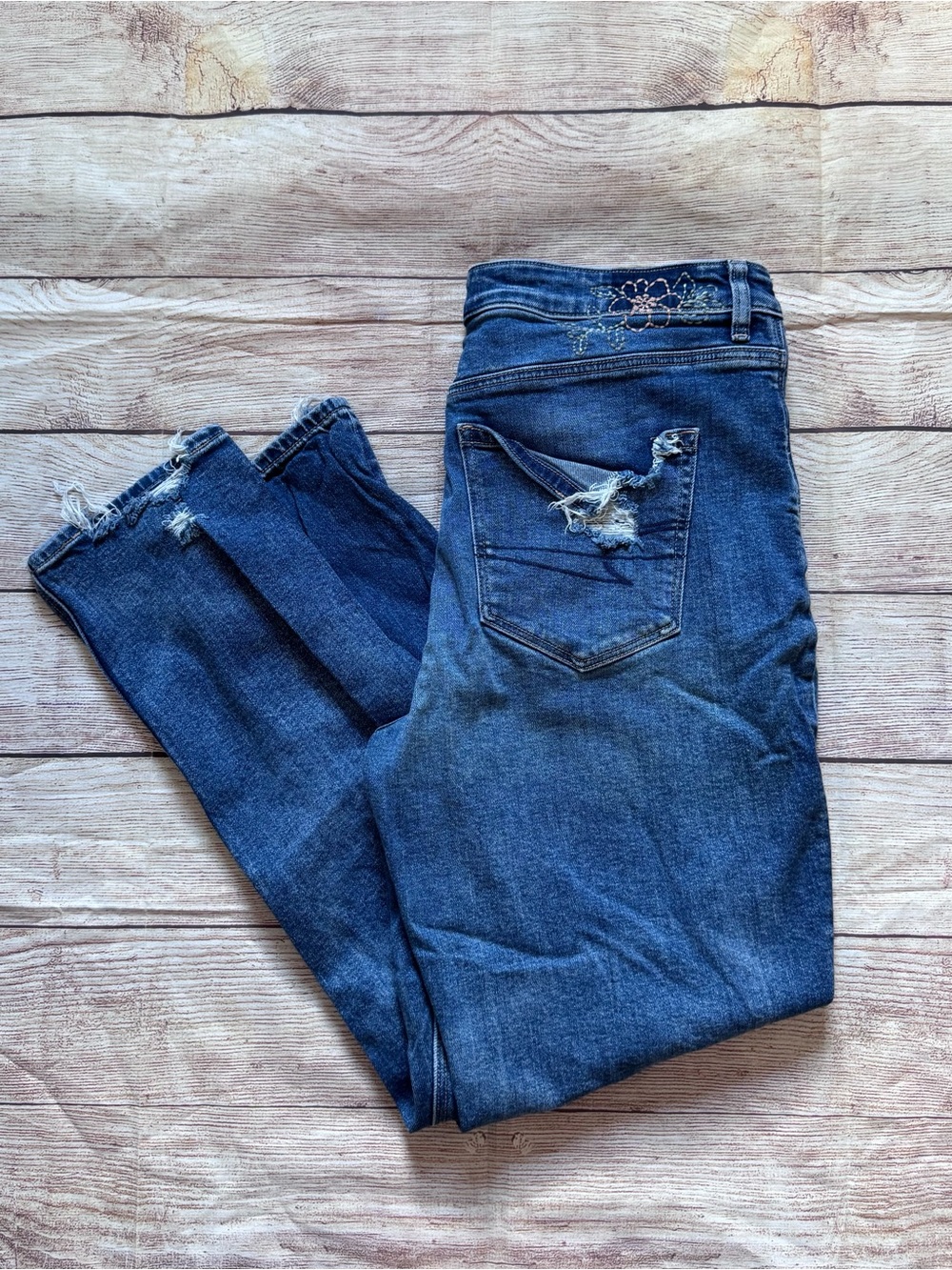 American Eagle Outfitters Distressed Mom Jean